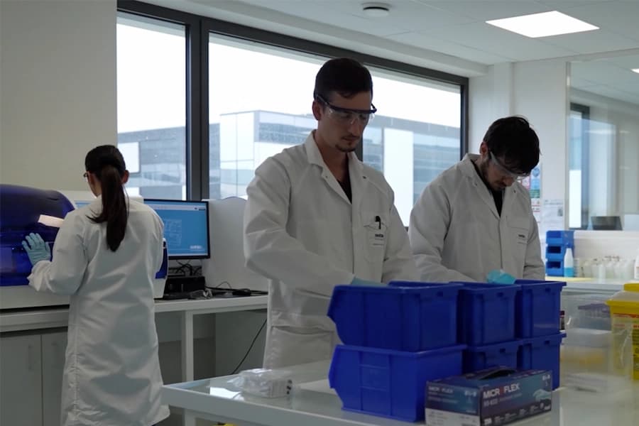 A team of scientific running tests on a CAPILLARYS 3 instrument connected to the PHORESIS Software